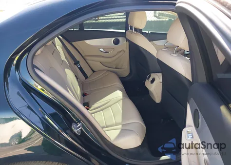 2019 Mercedes-Benz C 300 z USA, uszkodzony, nr VIN 55SWF8DB8KU313321